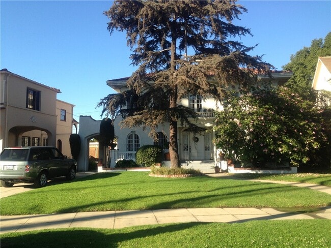 Primary Photo - 4429 Victoria Park Dr