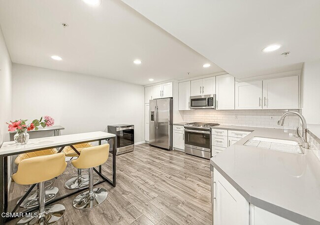 Building Photo - 17735 Kinzie St