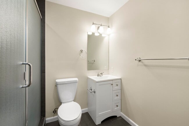 Building Photo - Spacious Menlo Park Retreat with 6 Bedroom...