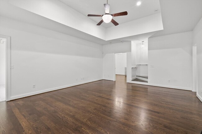 Building Photo - Beautiful 6BR Executive Brentwood Home with Pool