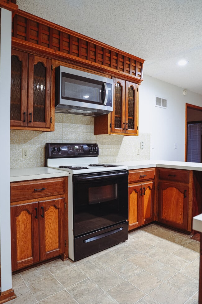 Building Photo - 101 E Hale Lake Rd