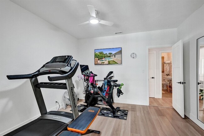 Building Photo - 3206 Robbins Rd