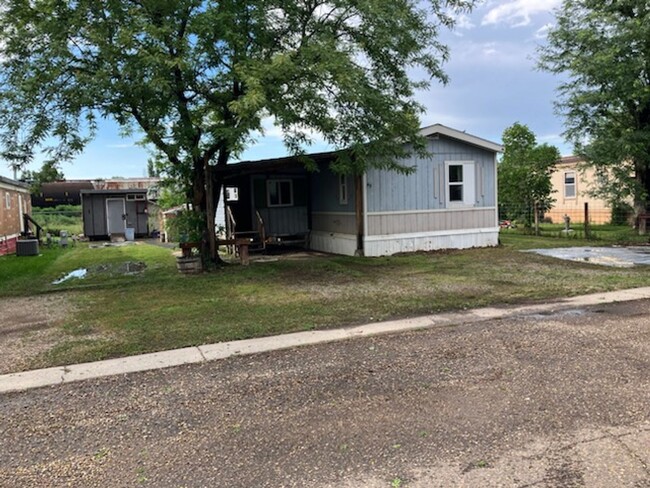 Primary Photo - 3 bed, 2 bath Trailer house with outer sto...