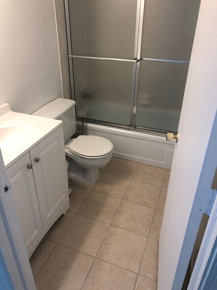 Building Photo - 866 SW 9th Street Cir