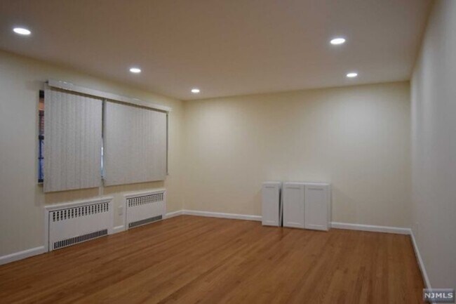 Building Photo - 356 Slocum Way