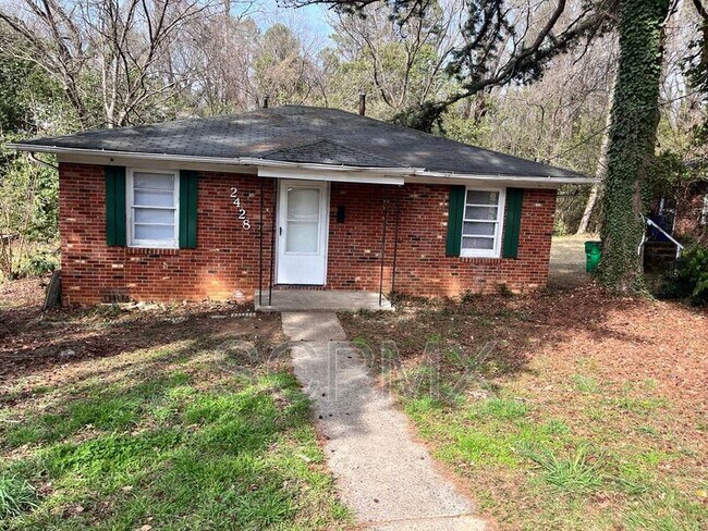 Building Photo - 2428 Crestview Dr