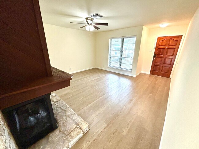 Building Photo - **COMING SOON** Newly Renovated 3 Bedroom ...