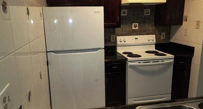 Building Photo - 10555 Turtlewood Ct