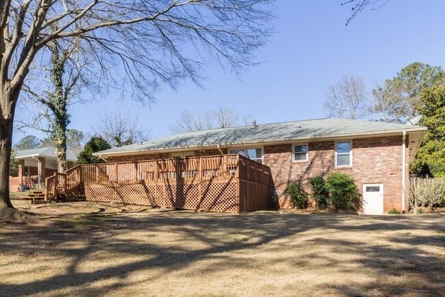 Building Photo - 2631 Lavista Rd