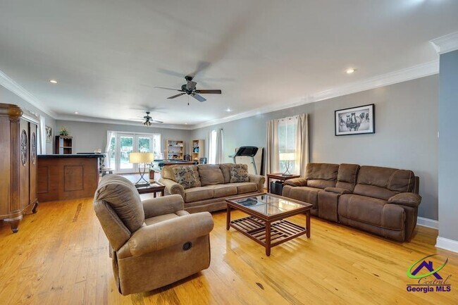 Building Photo - 422 Forrest Dr