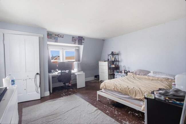 Building Photo - 2342 Stratford Ave