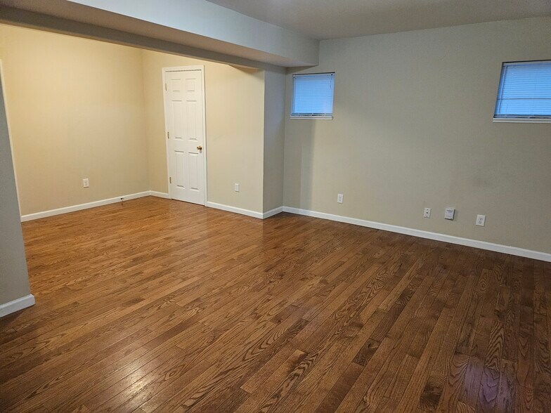 Building Photo - 118 Ballard St