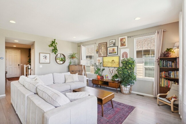 Building Photo - "Spacious 4-Bedroom Retreat with 2.5 Baths in Reunion!"