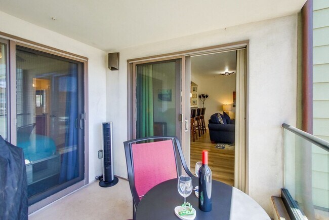 Building Photo - Steps From The Beach w/ All Utilities Included Available Jan - May 2025