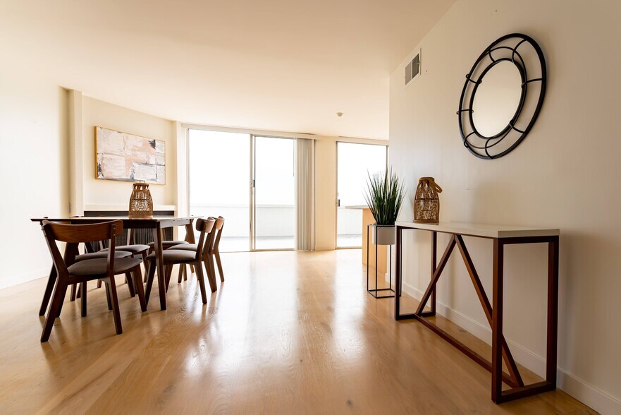 San Vicente Tower 220 San Vicente Blvd Santa Monica CA 90402