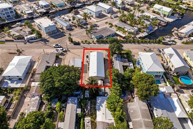 Building Photo - 945 Plantation Rd