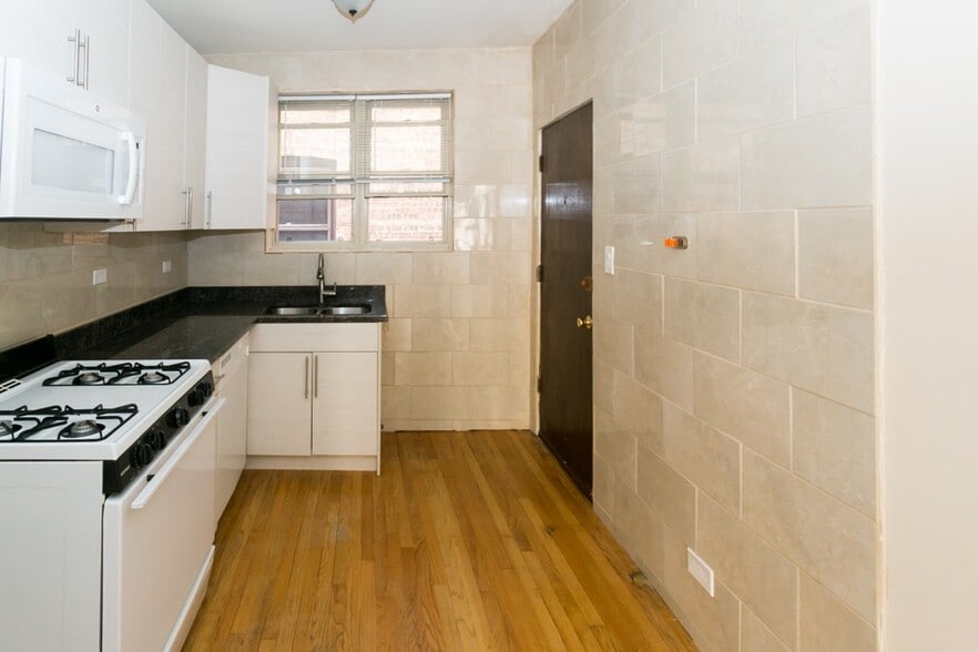 Building Photo - 4232 N Paulina