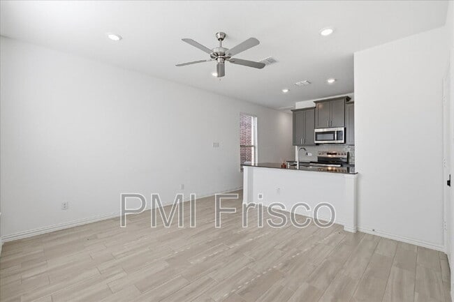 Building Photo - 8316 Catalpa Ln