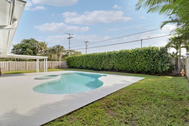 Building Photo - 636 Eastwind Dr