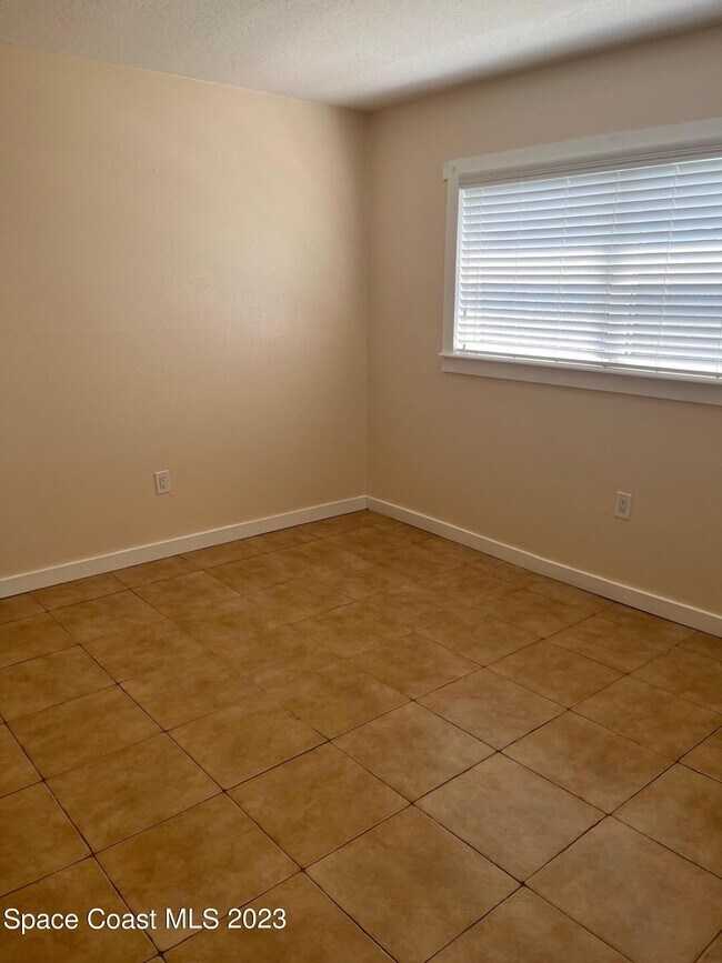 Building Photo - 307 Adams Ave