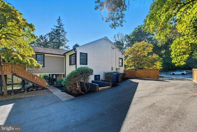 Building Photo - 2539 Gallows Rd