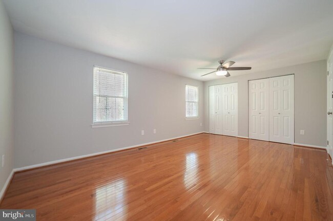 Building Photo - 5725 Walnut Wood Ln