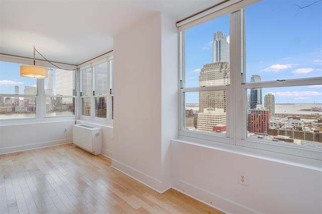 Building Photo - 88 Morgan St