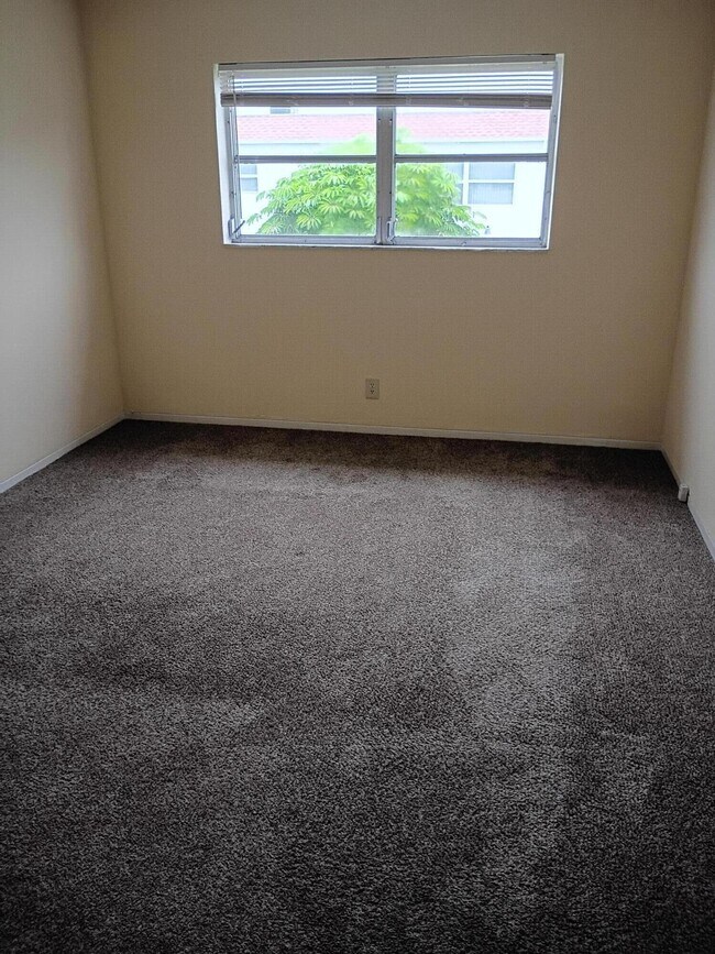 Building Photo - 1501 NW 43rd Ave