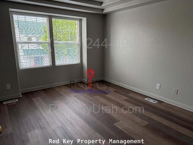 Building Photo - 1930 N Condo.