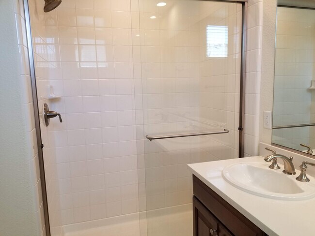 Building Photo - ALMOST NEW, SUPER CLEAN 2 BED, 2.5 BATHS, WOOD FLOORS, STAINLESS STEEL APPLIANCES, CLUBHOUSE WITH...