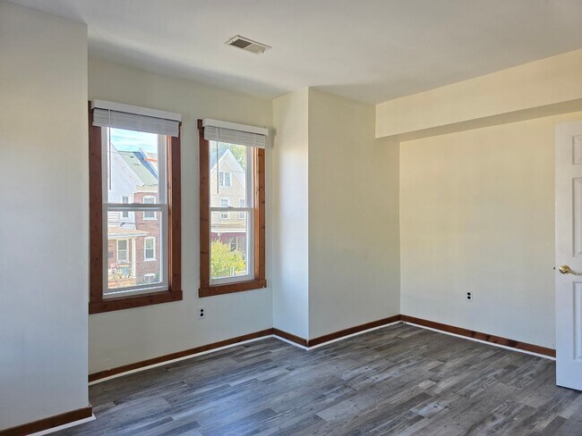 Building Photo - 420 W 22nd St