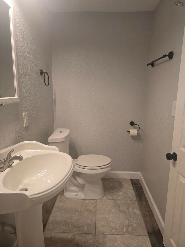 Building Photo - 1805 Lucile Ave