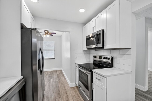 Building Photo - 5985 Forest Hill Blvd