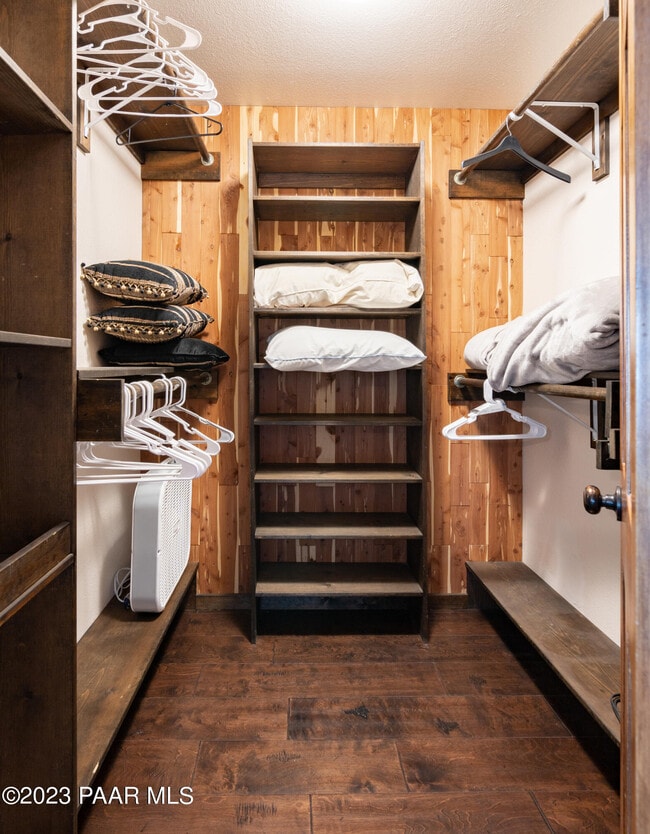 Building Photo - 647 Fiesta Ln