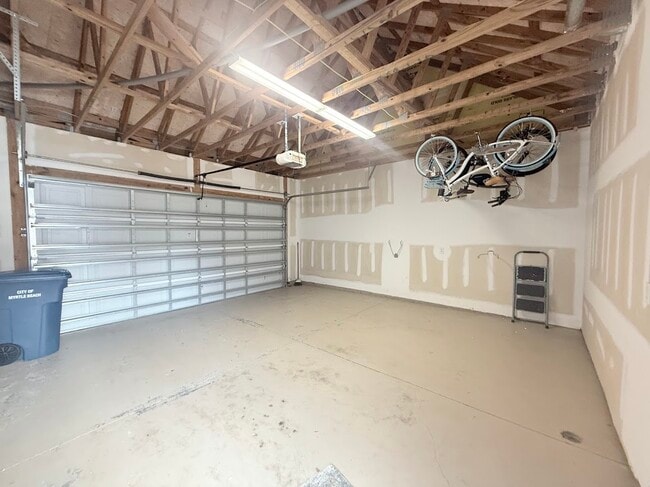 Building Photo - 951 Hendrick Ave