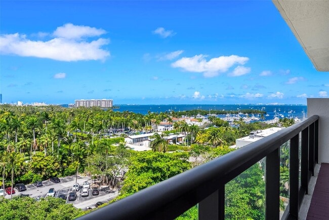 Building Photo - 2575 S Bayshore Dr