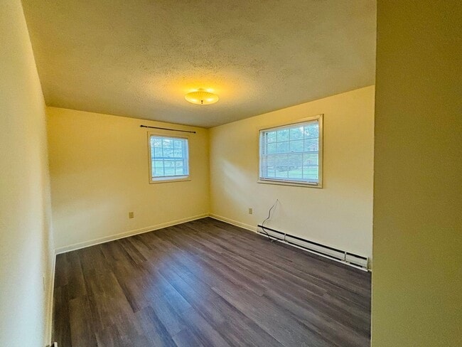Building Photo - 1605 Lark Ln