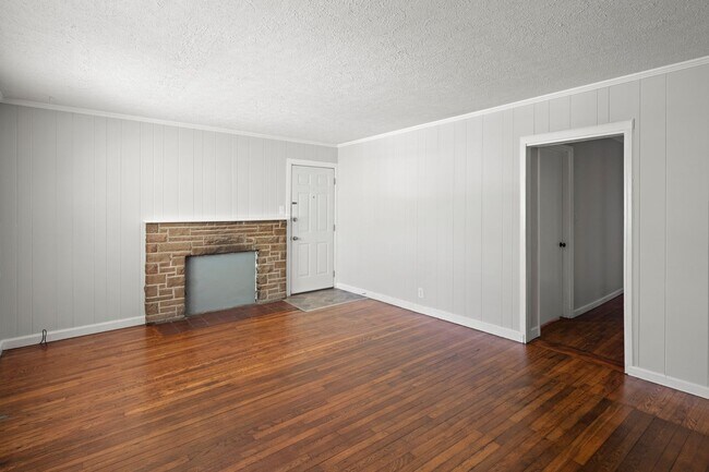 Building Photo - West Asheville Apartment - One Bedroom Plus Office