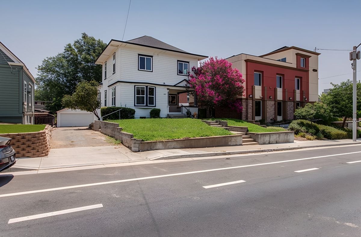 Building Photo - 4224 Brockton Ave