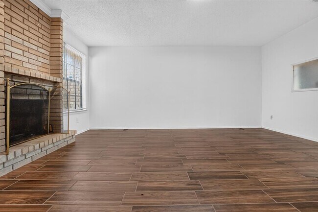 Building Photo - 8400 Jamestown Dr