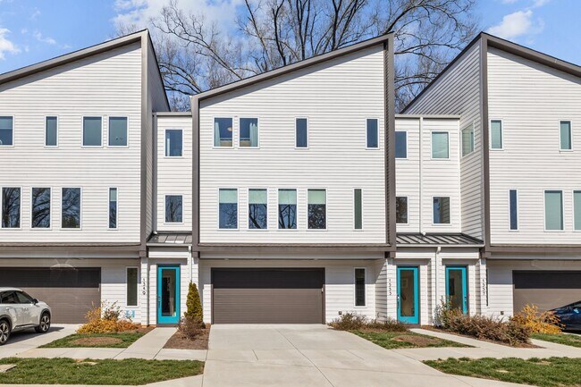 Primary Photo - 1553 Pinecrest Ave
