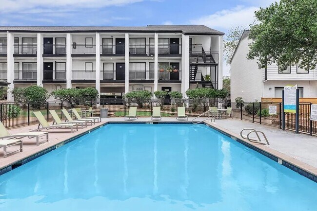 Building Photo - 4400 Memorial Dr