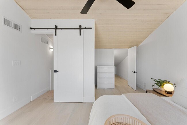 Building Photo - 1013 Bel Air Dr