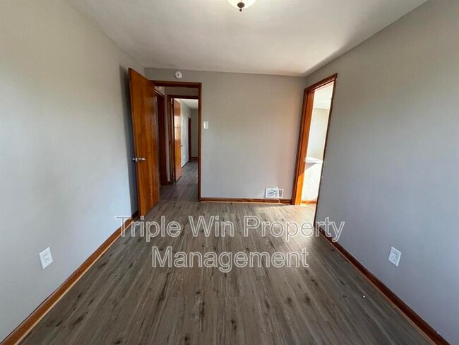 Building Photo - 8385 Latty Ave