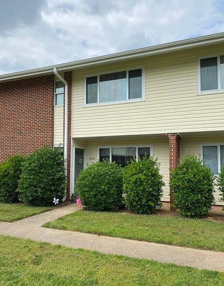 Building Photo - 2331 Champion Ct