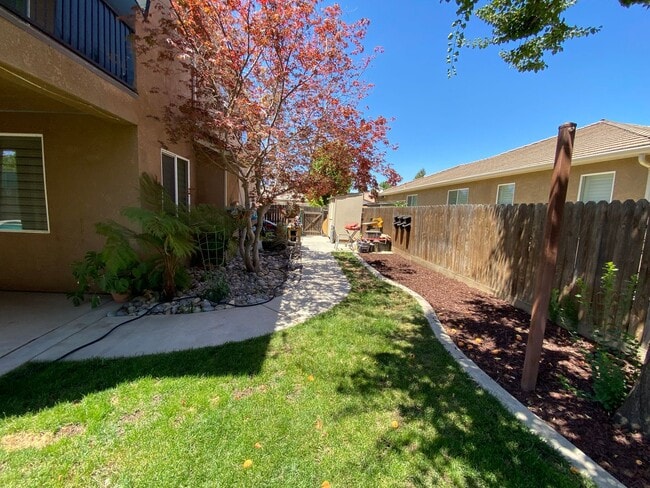 Building Photo - Big beautiful Home for rent in Visalia, Ca