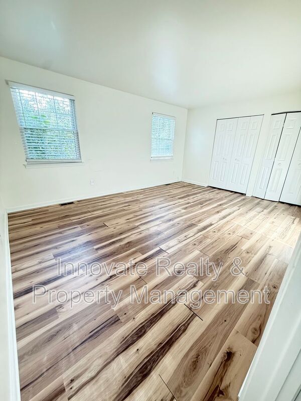 Building Photo - 304 Brookwood Dr