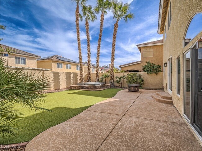 Building Photo - 10898 Carberry Hill St