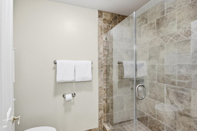 Building Photo - 5400 Park Ave