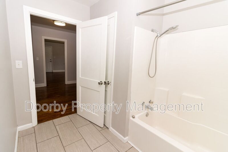 Building Photo - 124 S Seminole Dr